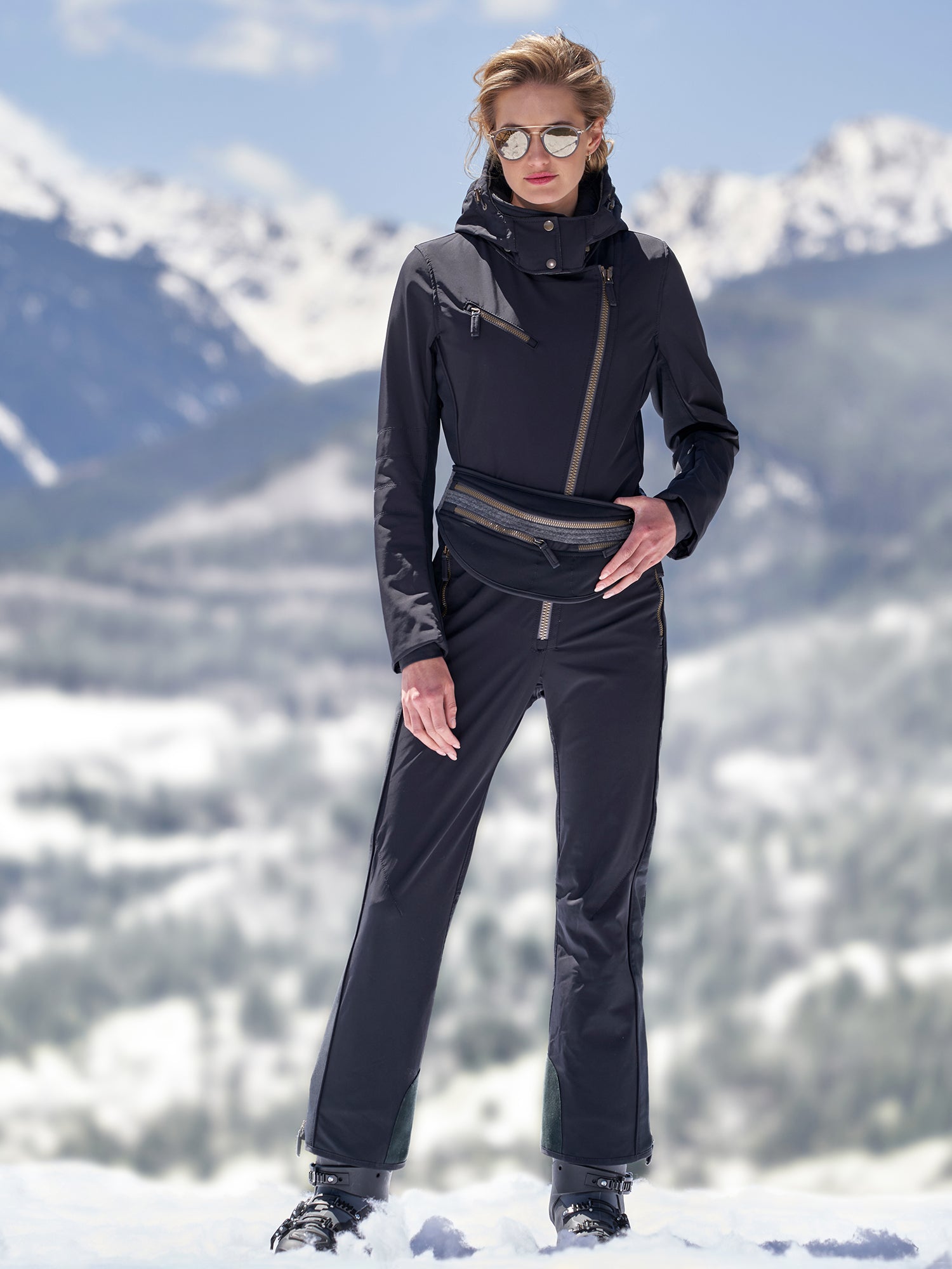 All Black Ski Outfit  Skiing outfit, Ski women, Black ski outfit