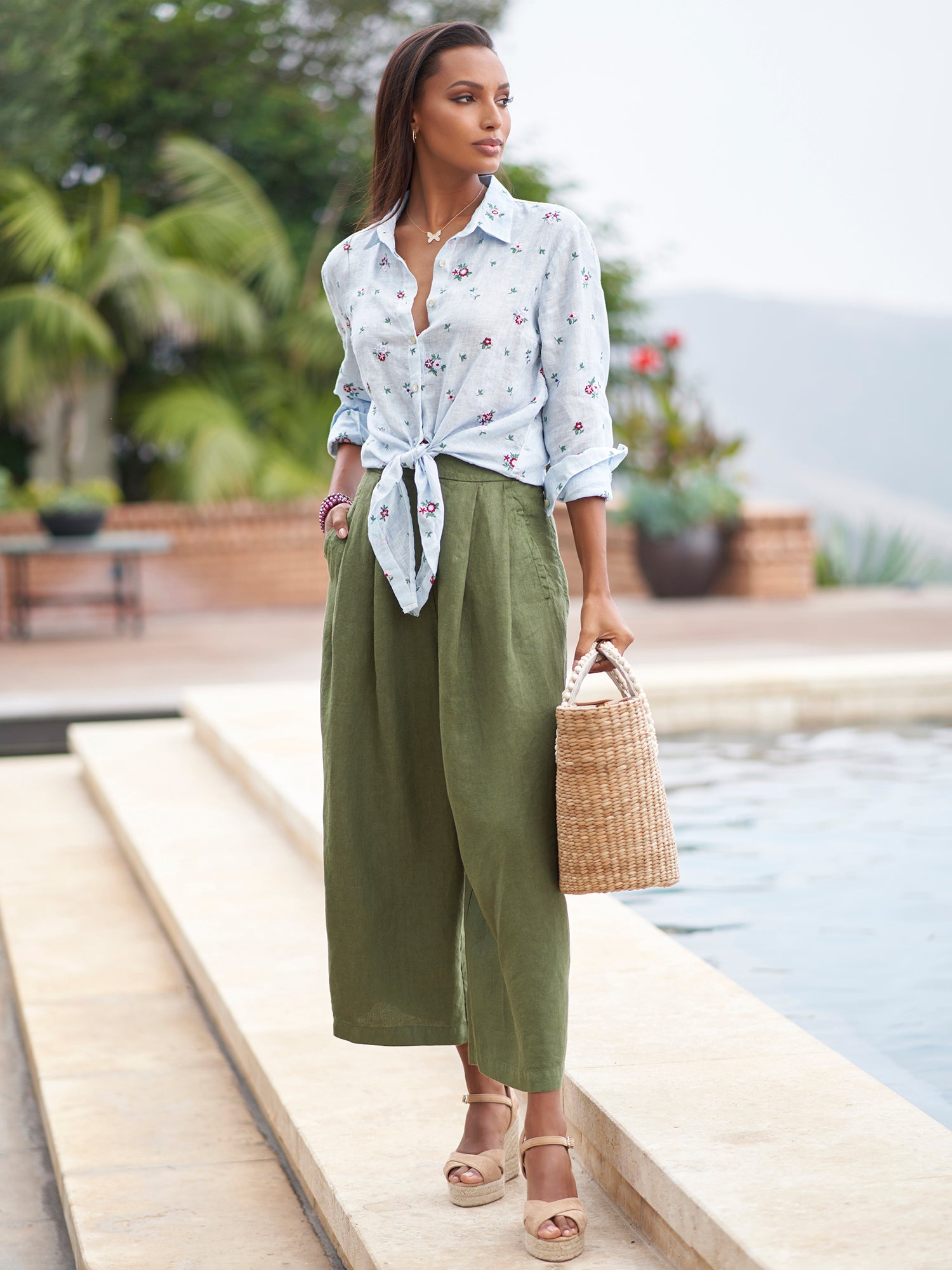 How to Wear Pleated Pants ? 52 Outfit Ideas & Styling Tips  Women pants  outfit, Pleated pants outfit, Khaki pants outfit women